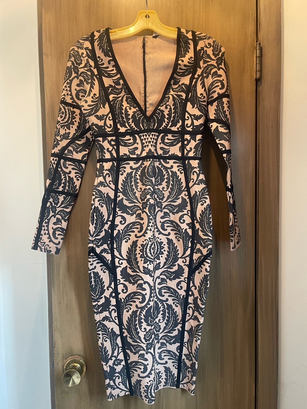 AKIRA Blush and Black V-Neck Long Sleeve Midi Dress